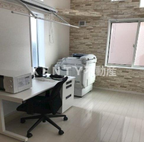 居室・リビング　こちらの居間で趣味の時間をお楽しみください