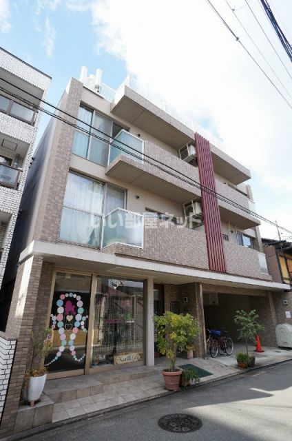 京都市中京区西ノ京内畑町のマンションの建物外観