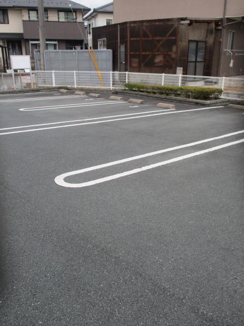 【あゆみ壱番館の駐車場】