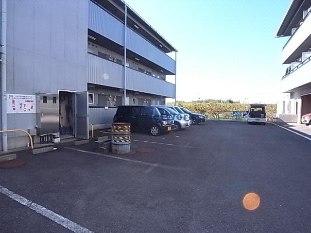 駐車場　駐車場