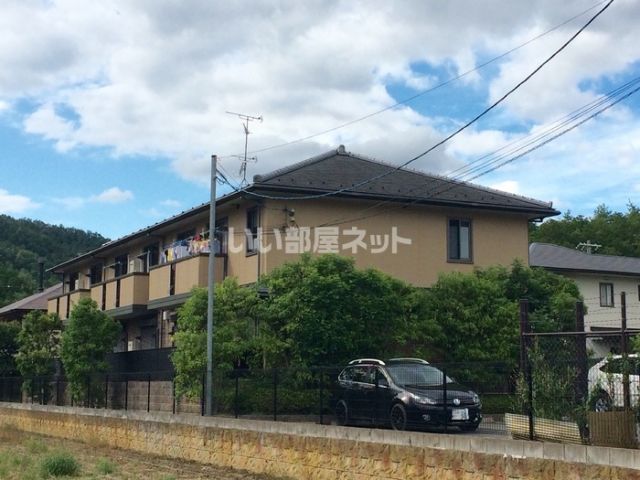 京都市左京区岩倉村松町のアパートの建物外観