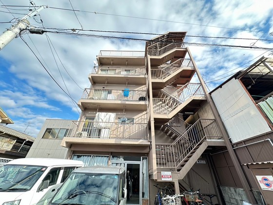 【広島市中区江波二本松のマンションの建物外観】