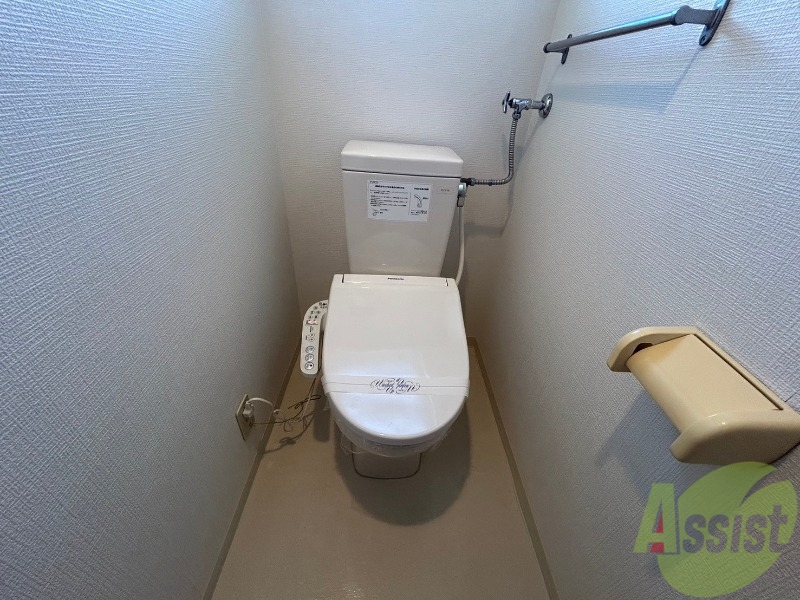 トイレ　ウォシュレット機能がついたトイレ。安心して使用できますね。