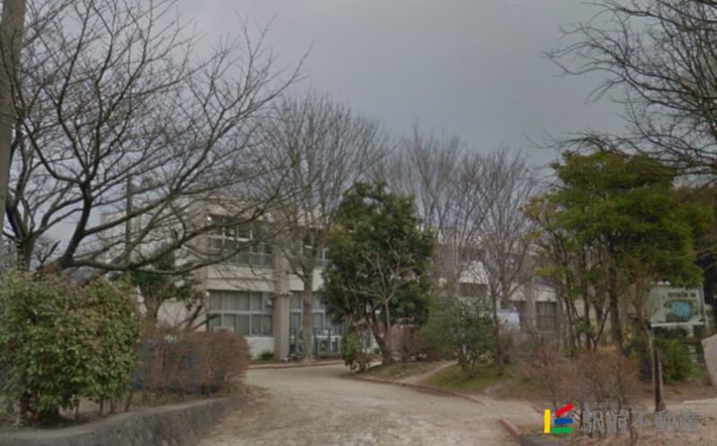 小学校　上津小学校（小学校）まで1100m