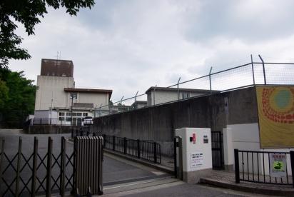 【川西市東多田のマンションの小学校】