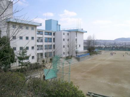 【川西市東多田のマンションの中学校】