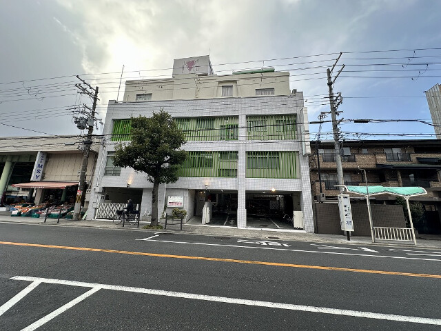 【大阪市生野区桃谷のマンションの建物外観】