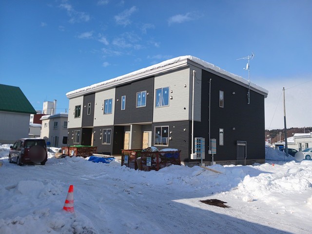 夕張郡栗山町朝日のアパートの建物外観