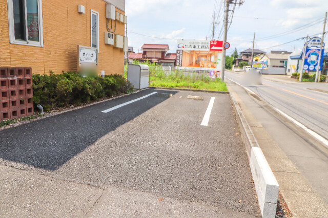 【古河市原のアパートの駐車場】