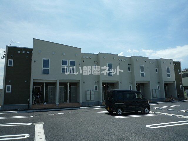 新潟市南区根岸のアパートの建物外観