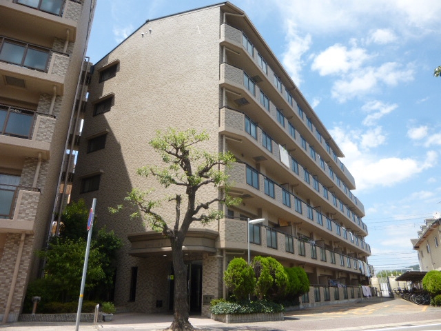 揖保郡太子町鵤のマンションの建物外観