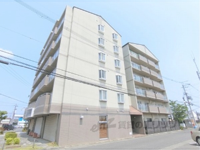 【近江八幡市鷹飼町北のマンションの建物外観】