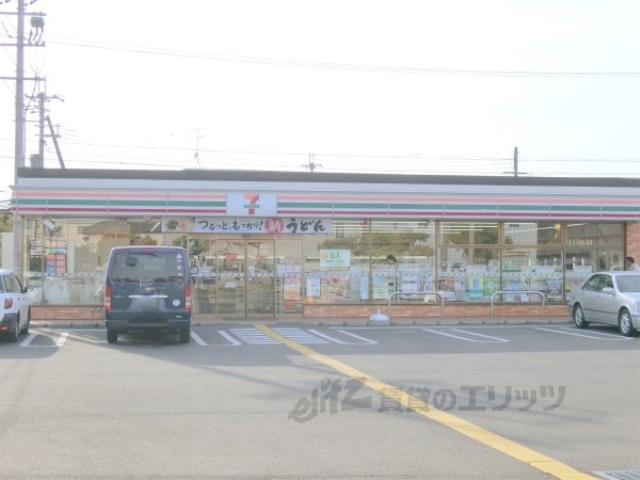 【近江八幡市鷹飼町北のマンションのコンビニ】