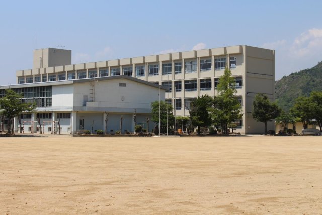 【エミグラント白鷺の小学校】