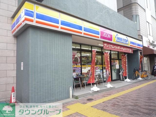 【新宿区東五軒町のマンションのコンビニ】