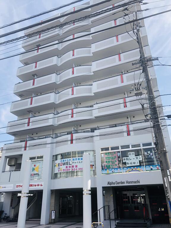 アルファガーデン本町の建物外観