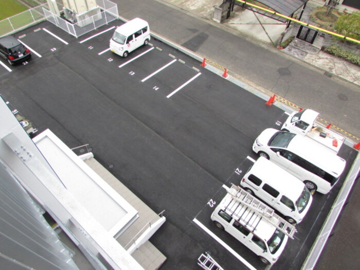 駐車場　駐車場