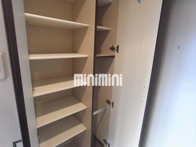 玄関　たくさん収納できる下駄箱。新しい靴を買っちゃおう。