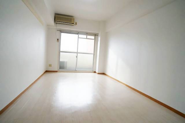 居室・リビング　明るいお部屋です