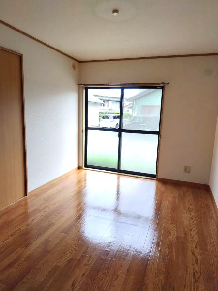 その他部屋・スペース　南側の洋室です。