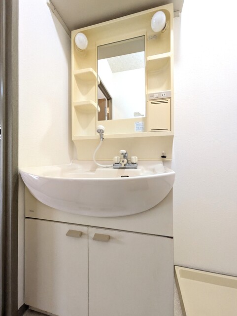 洗面設備　独立洗面台と室内洗濯機置き場