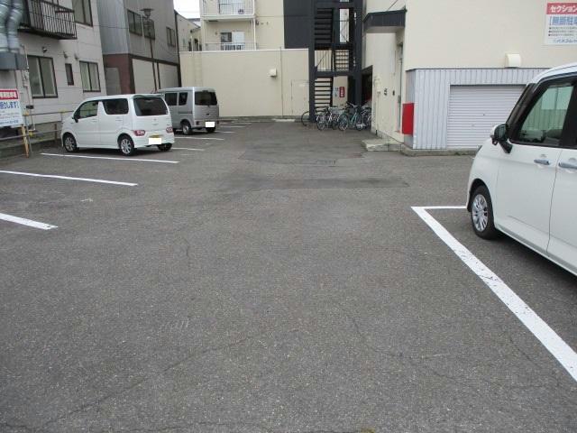 駐車場　駐車場