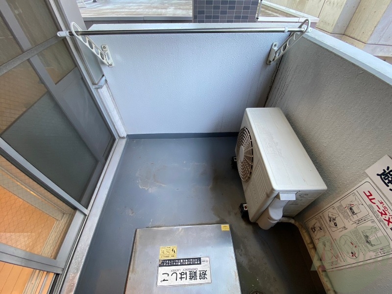 バルコニー　バルコニーです。洗濯物を干すもよし、一息つくもよしですね。