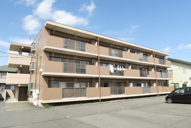 建物外観　外観（鉄筋コンクリート造３階建てマンション）