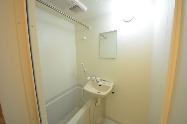 洗面設備　鏡もあっていいですね