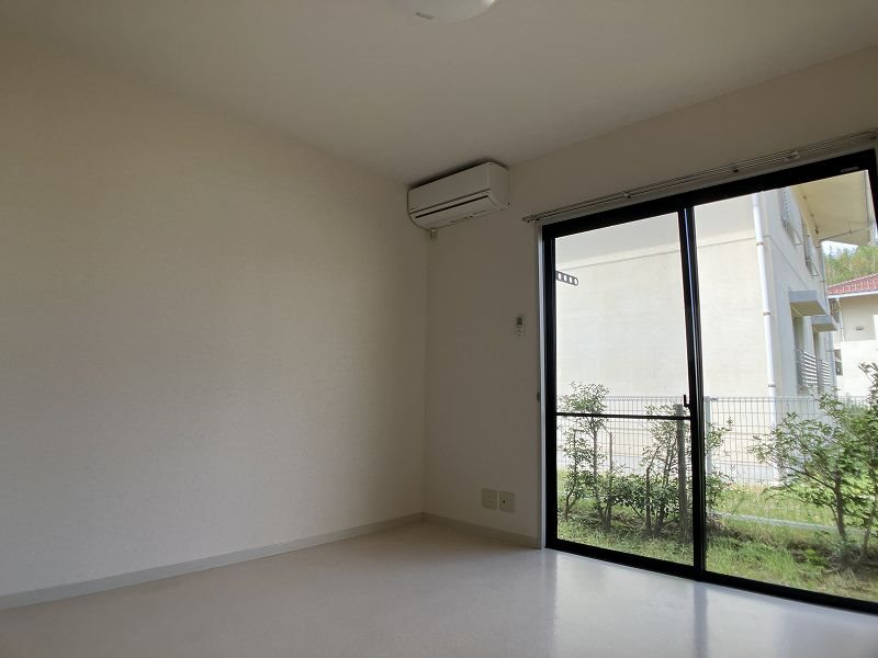 居室・リビング　別室参考画像です