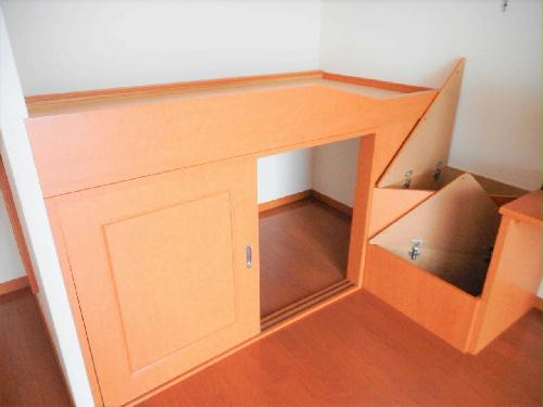 収納　ベッド下、階段下は大容量収納！