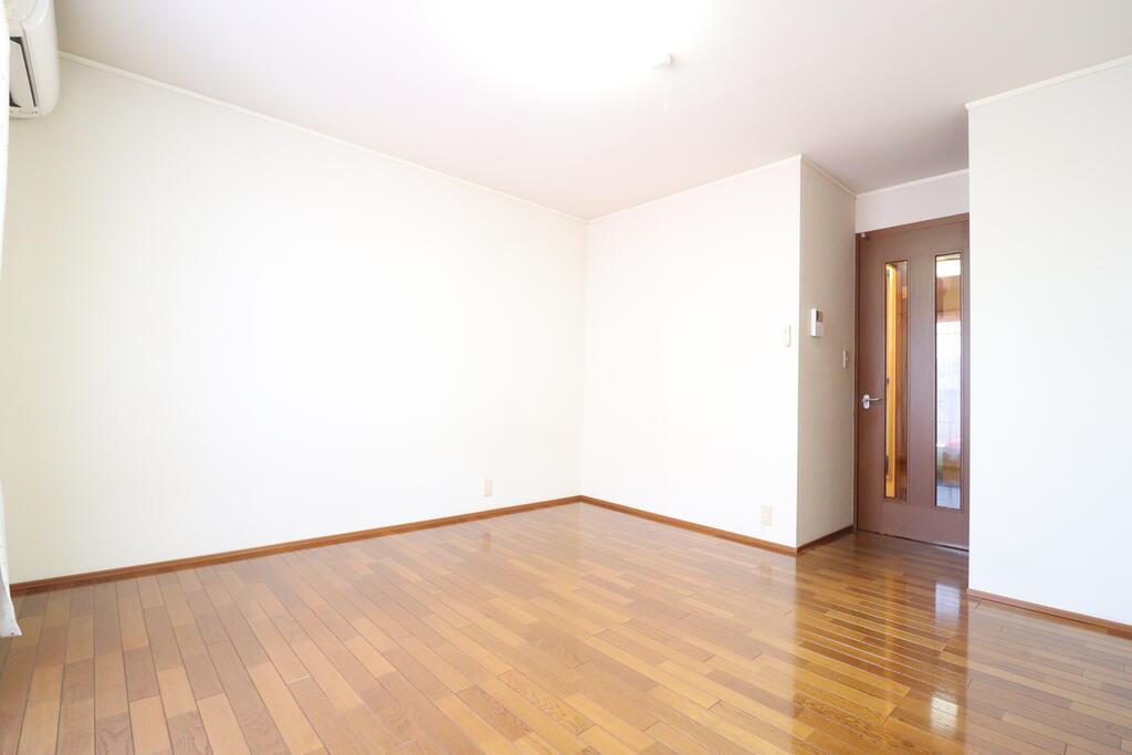 居室・リビング　温水洗浄便座付きです！