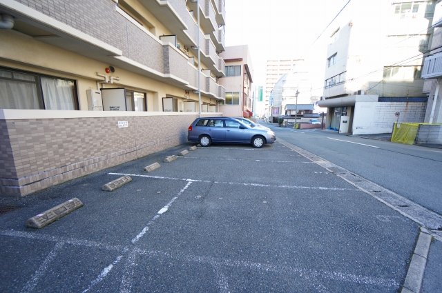駐車場　駐車場完備です
