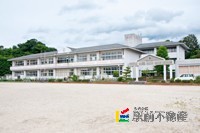小学校　三里小学校（小学校）まで1200m