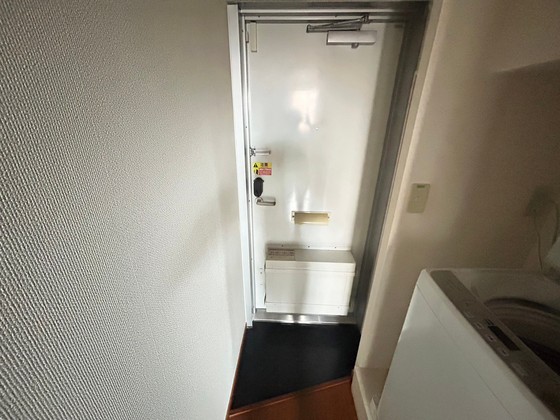 玄関　※別号室のお写真です。