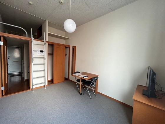 居室・リビング　※別号室のお写真です。