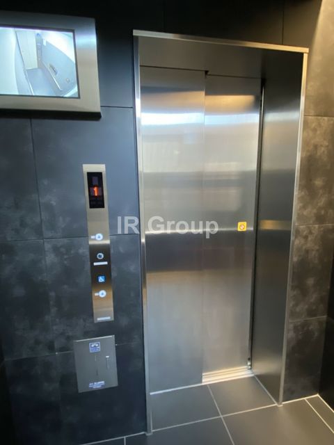 ロビー　モニター付きエレベーター有