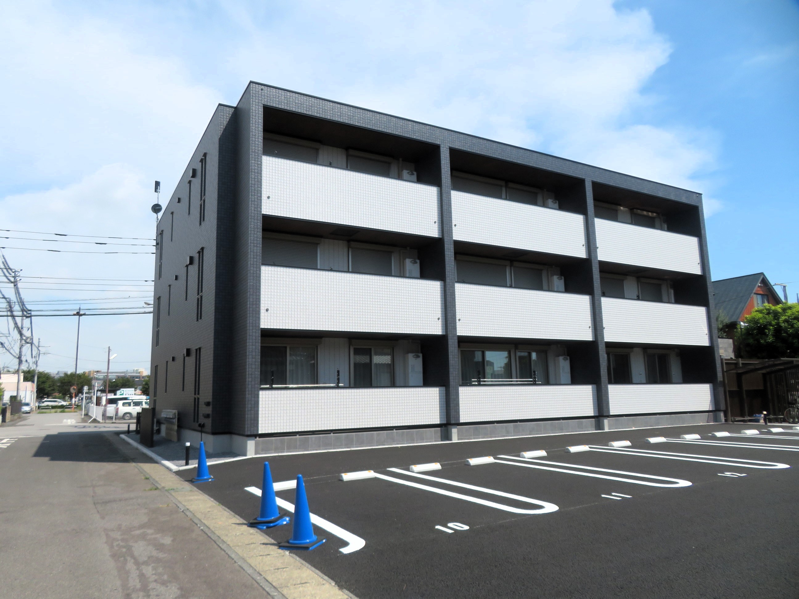 建物外観　駅まで徒歩5分の新築3LDKです。オートロック完備で防犯面◎