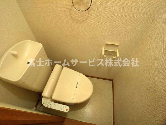 トイレ　明るく清潔感のあるトイレ