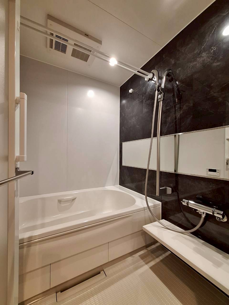 バス・シャワールーム　★追炊き・浴室乾燥機付きのお風呂★