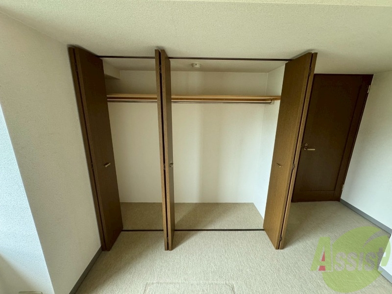 収納　クローゼットは奥行きもあり、荷物が多い方でも安心です。