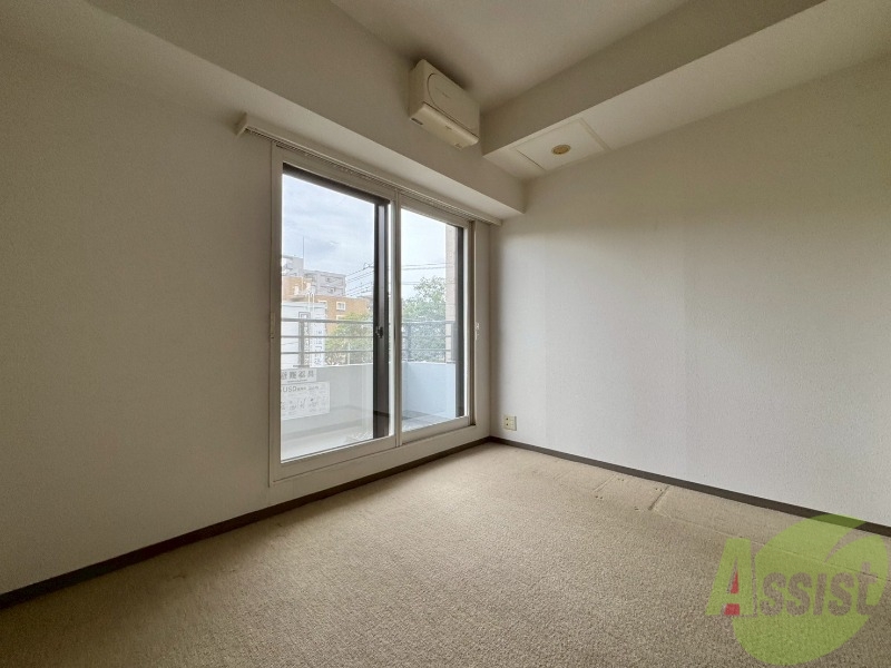 その他部屋・スペース　こちらのお部屋は光が差し込む、温かみのあるお部屋です。