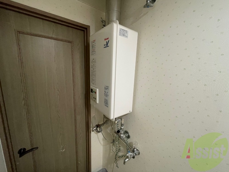 その他設備　給湯器です。操作しやすいパネルになってます。