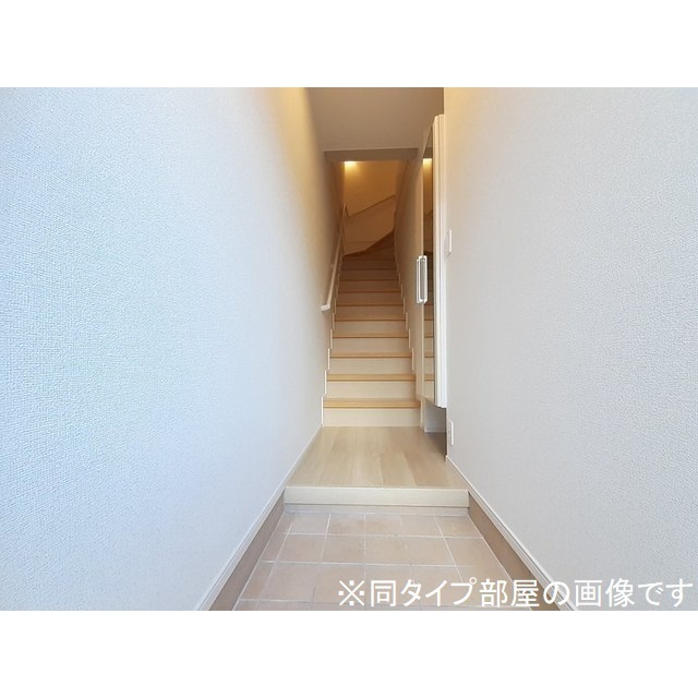 玄関　※建築中の為イメージ写真となります。