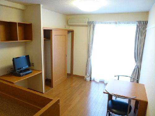 居室・リビング　約8帖の洋室です