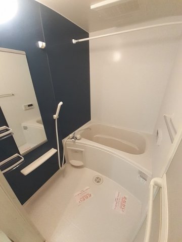 バス・シャワールーム　追い焚き・浴室乾燥機付きのお風呂です♪