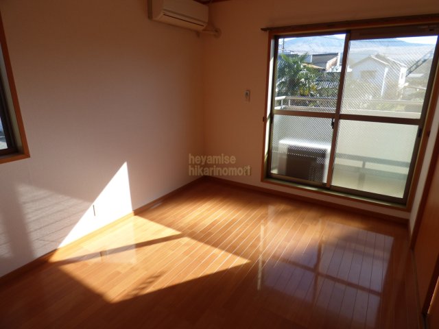 居室・リビング　写真は別号室