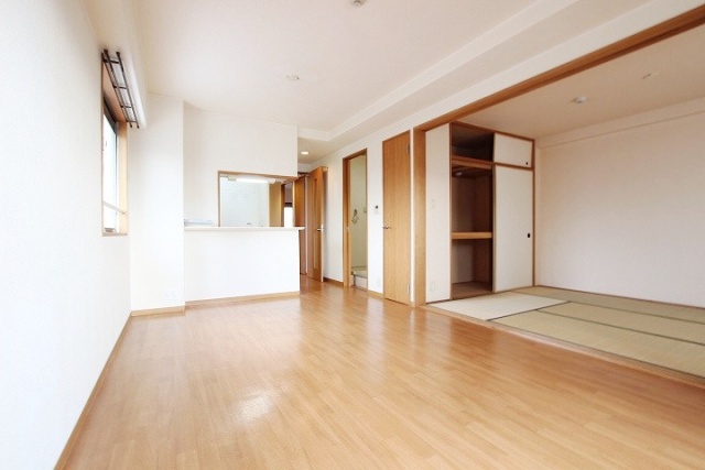 居室・リビング　写真は別室のものになります。