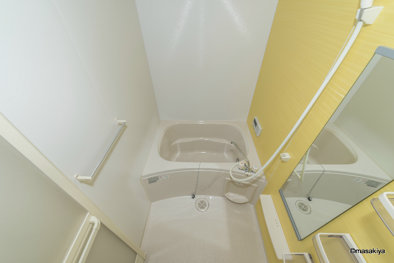 バス・シャワールーム　お風呂　追い焚き・浴室乾燥機付きです。