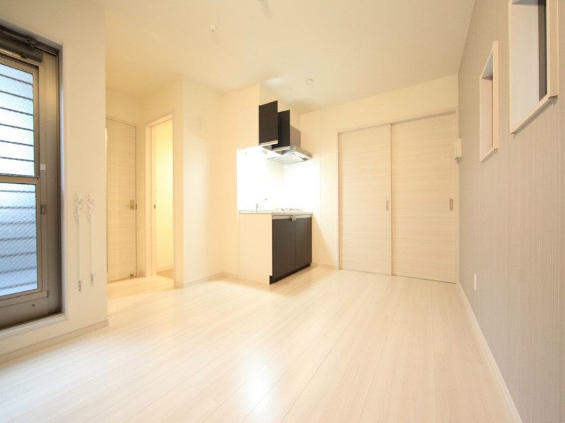 居室・リビング　LDK8.1帖　洋室3.2帖と繋げても仕切っても使えます